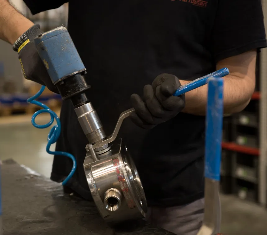 Как выполнять обслуживание шарового клапана?